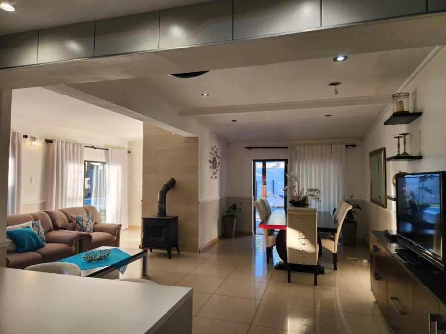 5 Bedroom Property for Sale in Bodorp Western Cape